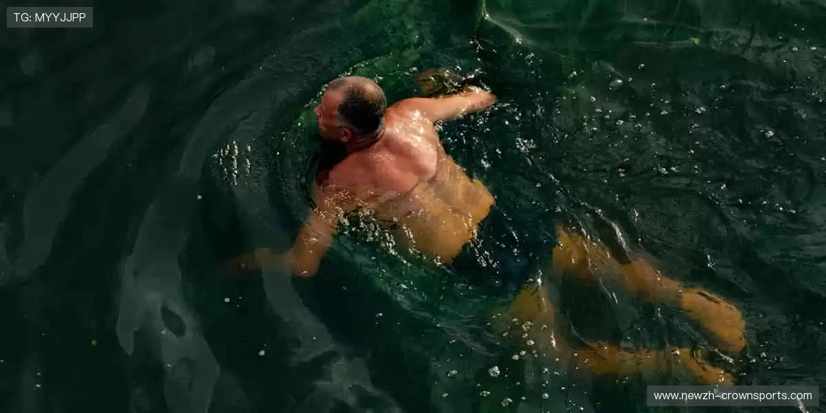 🛒周边好物，把热爱穿在身上、握在手里！🎁